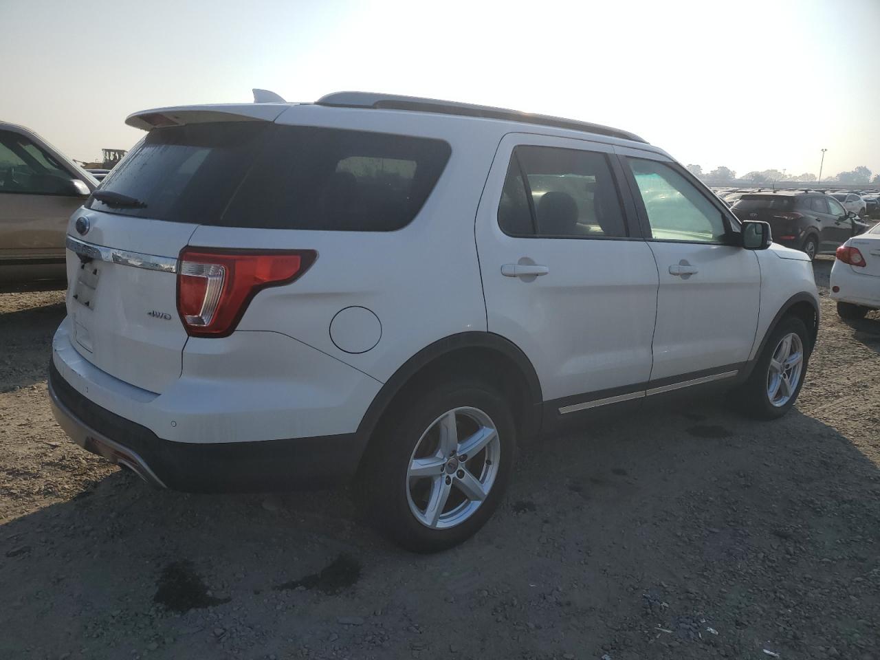 2016 Ford Explorer - Image 3