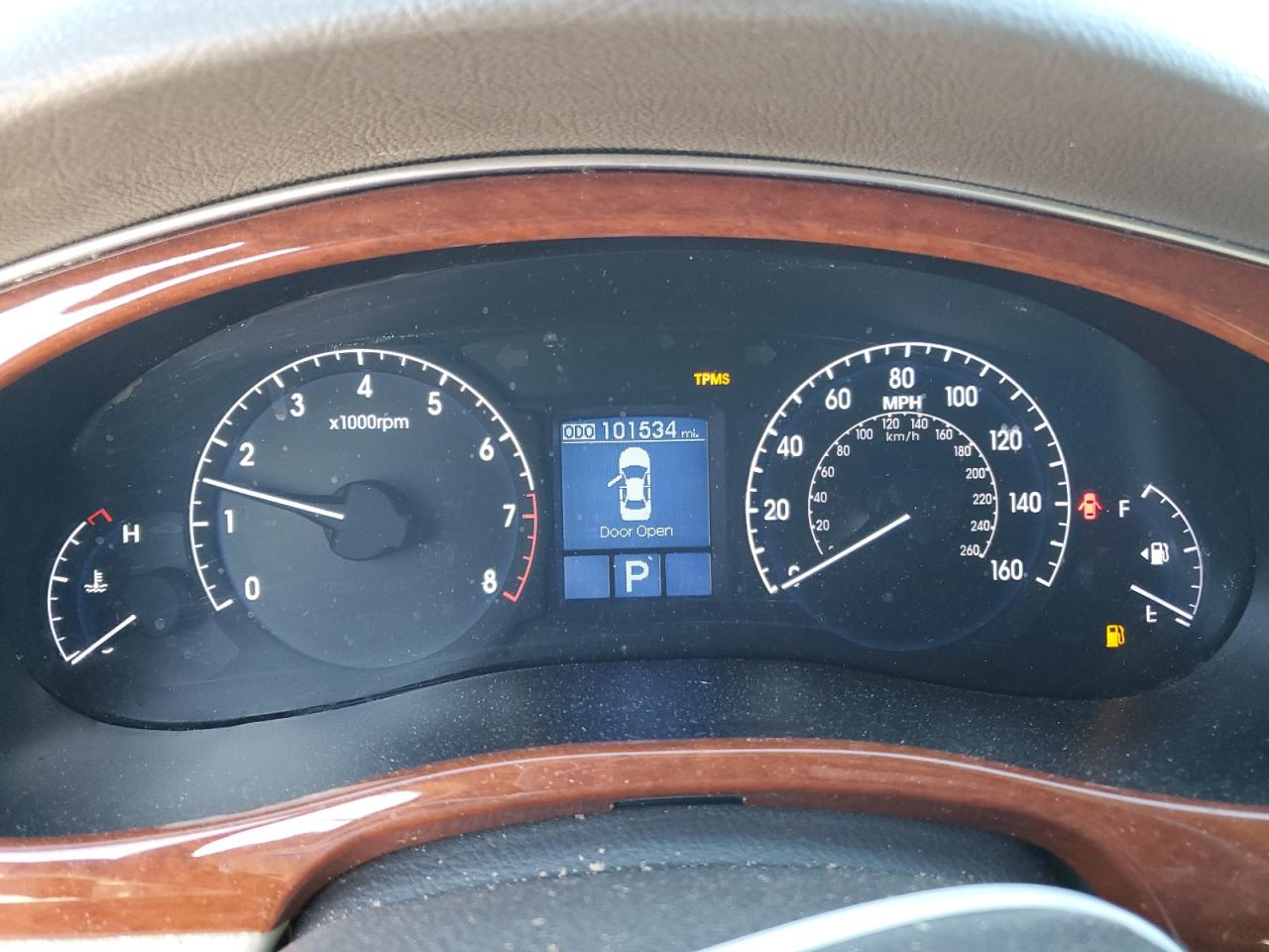 2014 Hyundai Genesis - Image 9