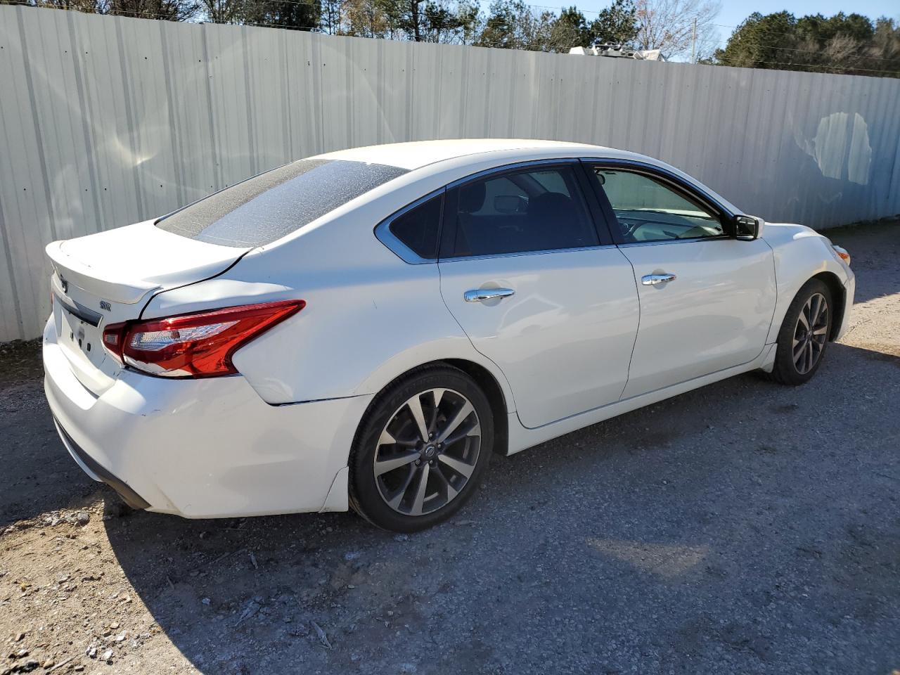 2016 Nissan Altima - Image 3