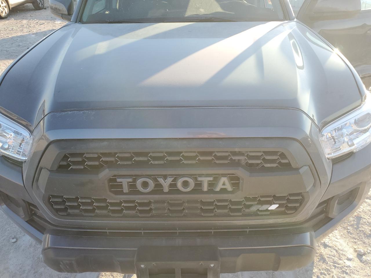 2020 Toyota Tacoma - Image 12