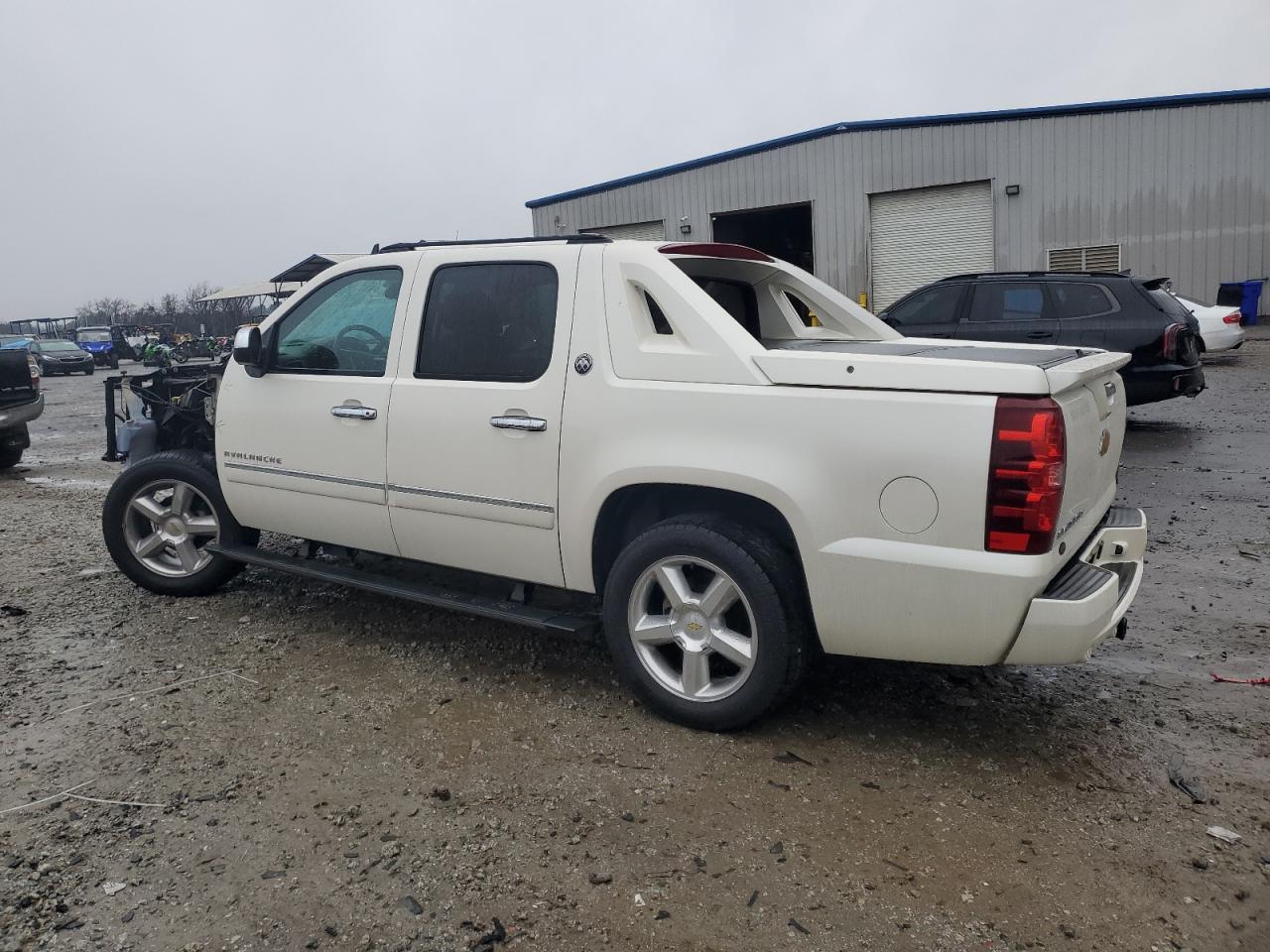 2013 Chevrolet Avalanche - Image 2