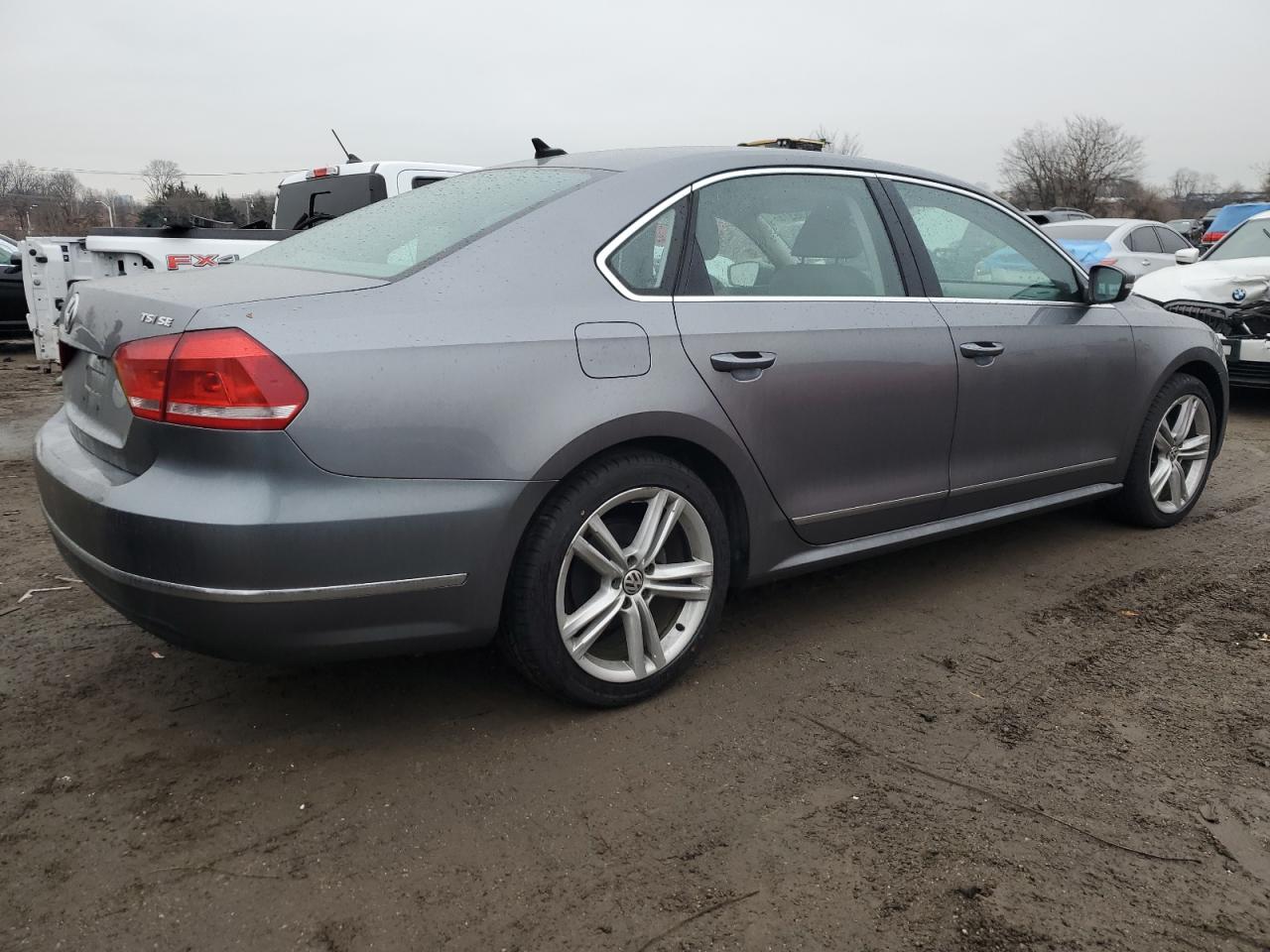 2015 Volkswagen Passat - Image 3