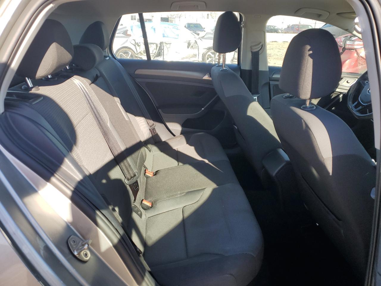 2018 Volkswagen Golf - Image 10
