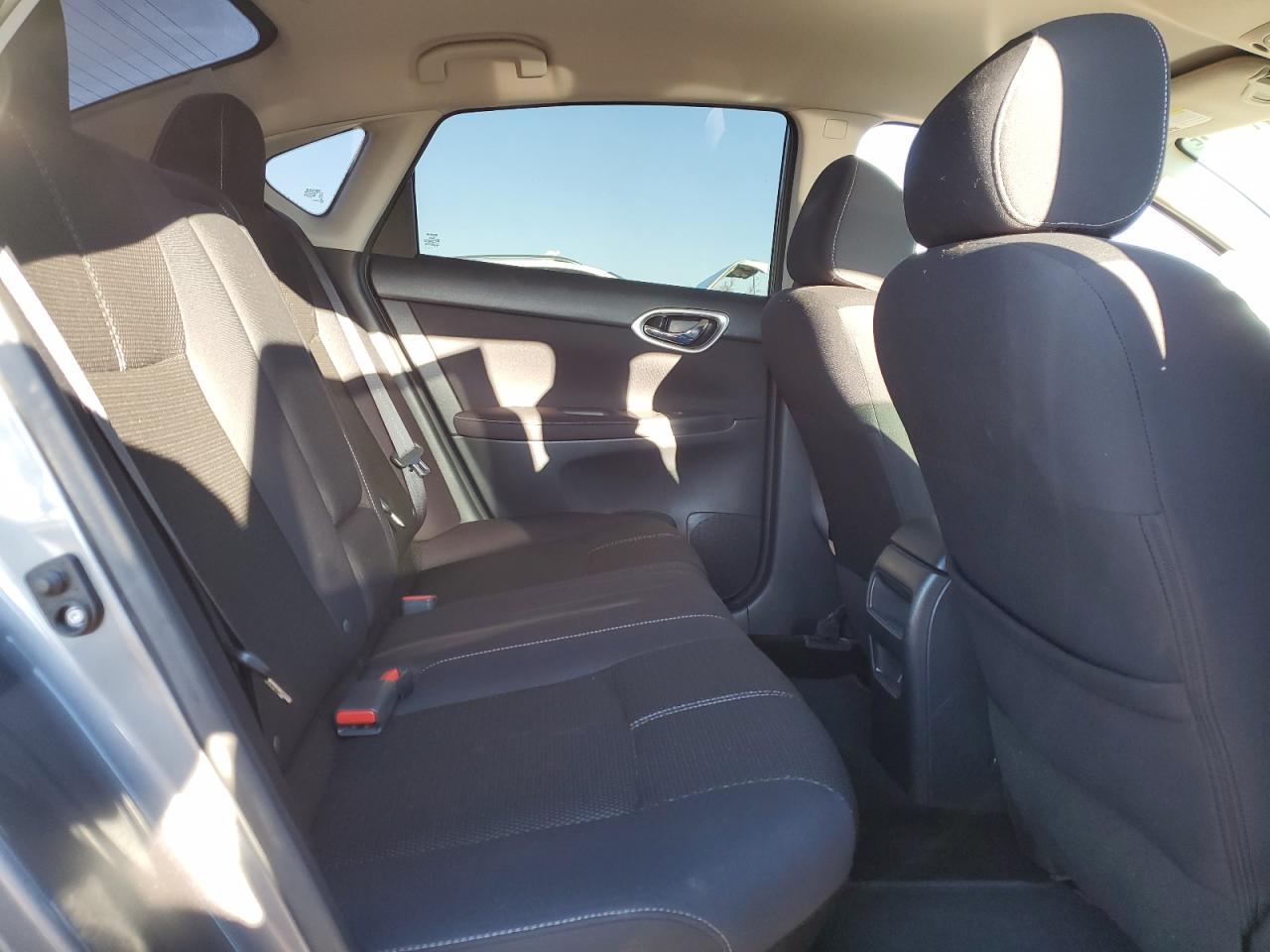 2015 Nissan Sentra - Image 10
