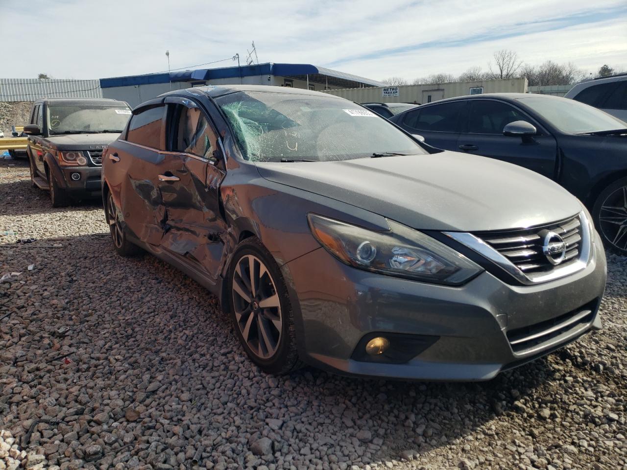 2017 Nissan Altima - Image 4