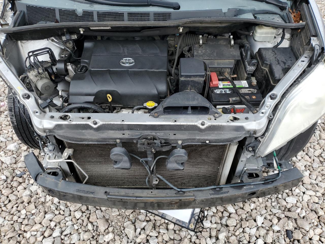 2014 Toyota Sienna - Image 12