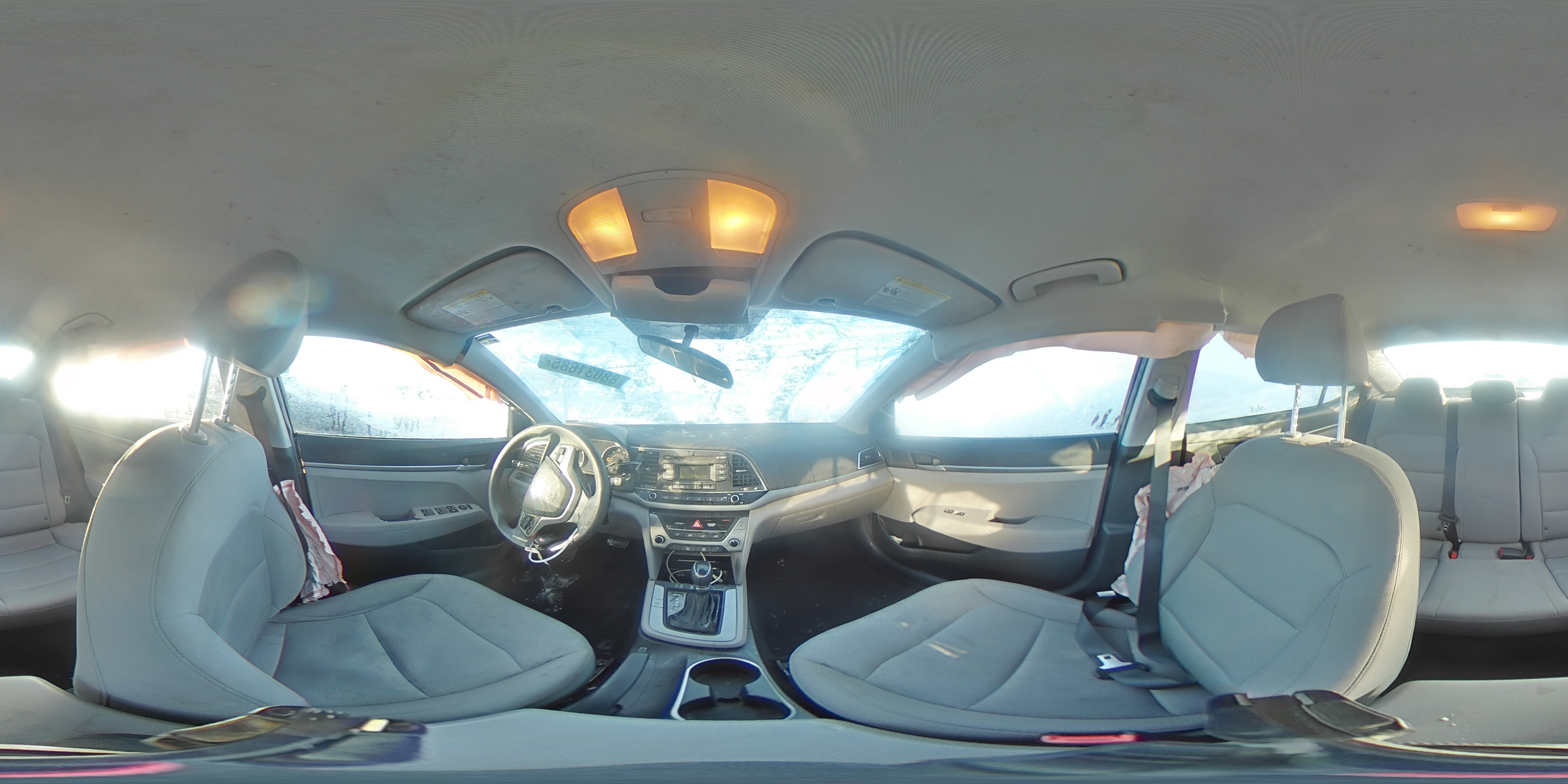2018 Hyundai Elantra - Image 13