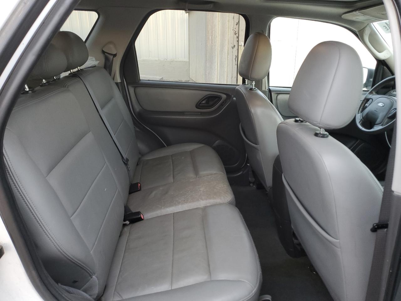 2007 Ford Escape - Image 11