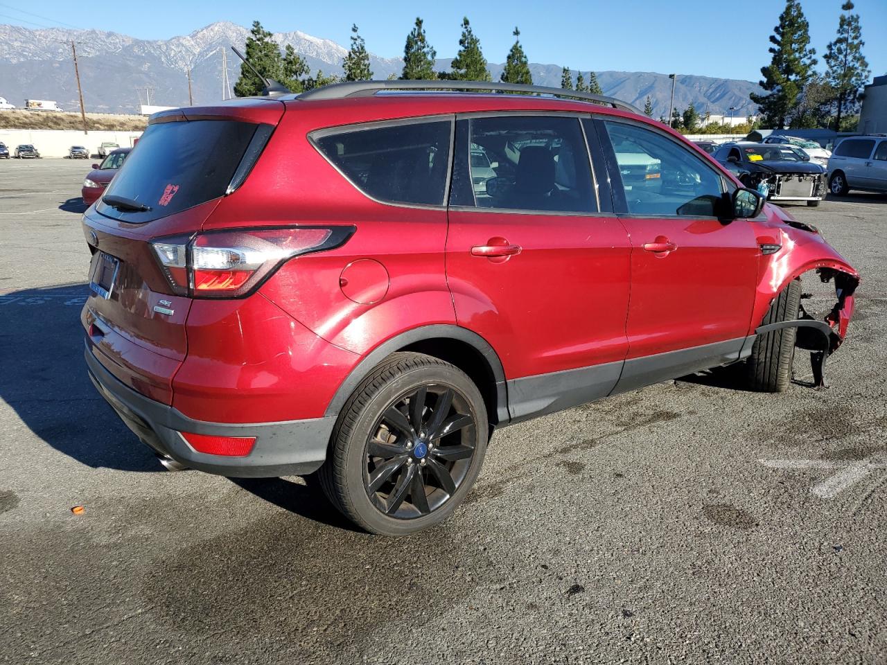 VIN 1FMCU0GD6JUA37246 2018 FORD ESCAPE no.3