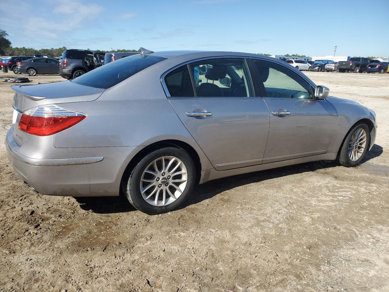 2011 Hyundai Genesis - Image 3