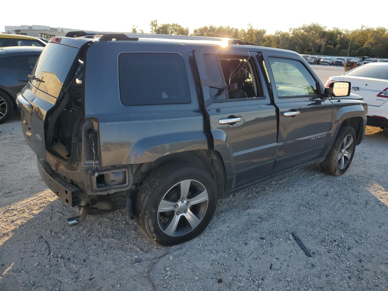 2016 Jeep Liberty (Patriot) - Image 3