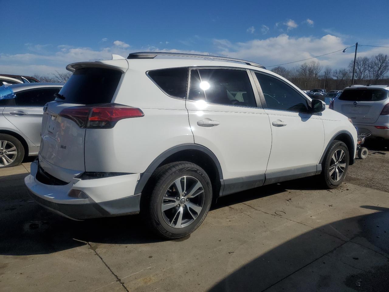 2018 Toyota RAV 4 - Image 3