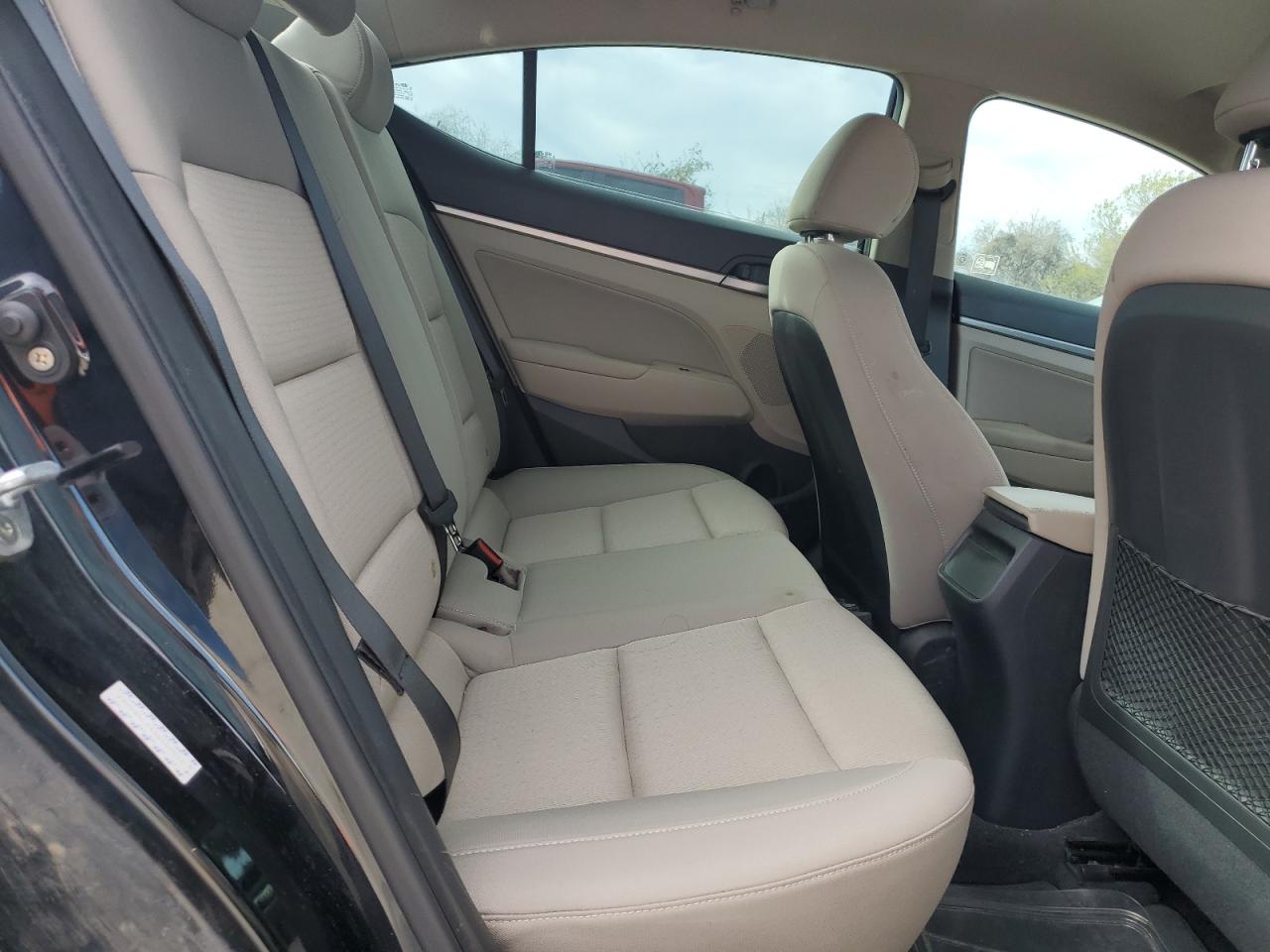 2017 Hyundai Elantra - Image 10