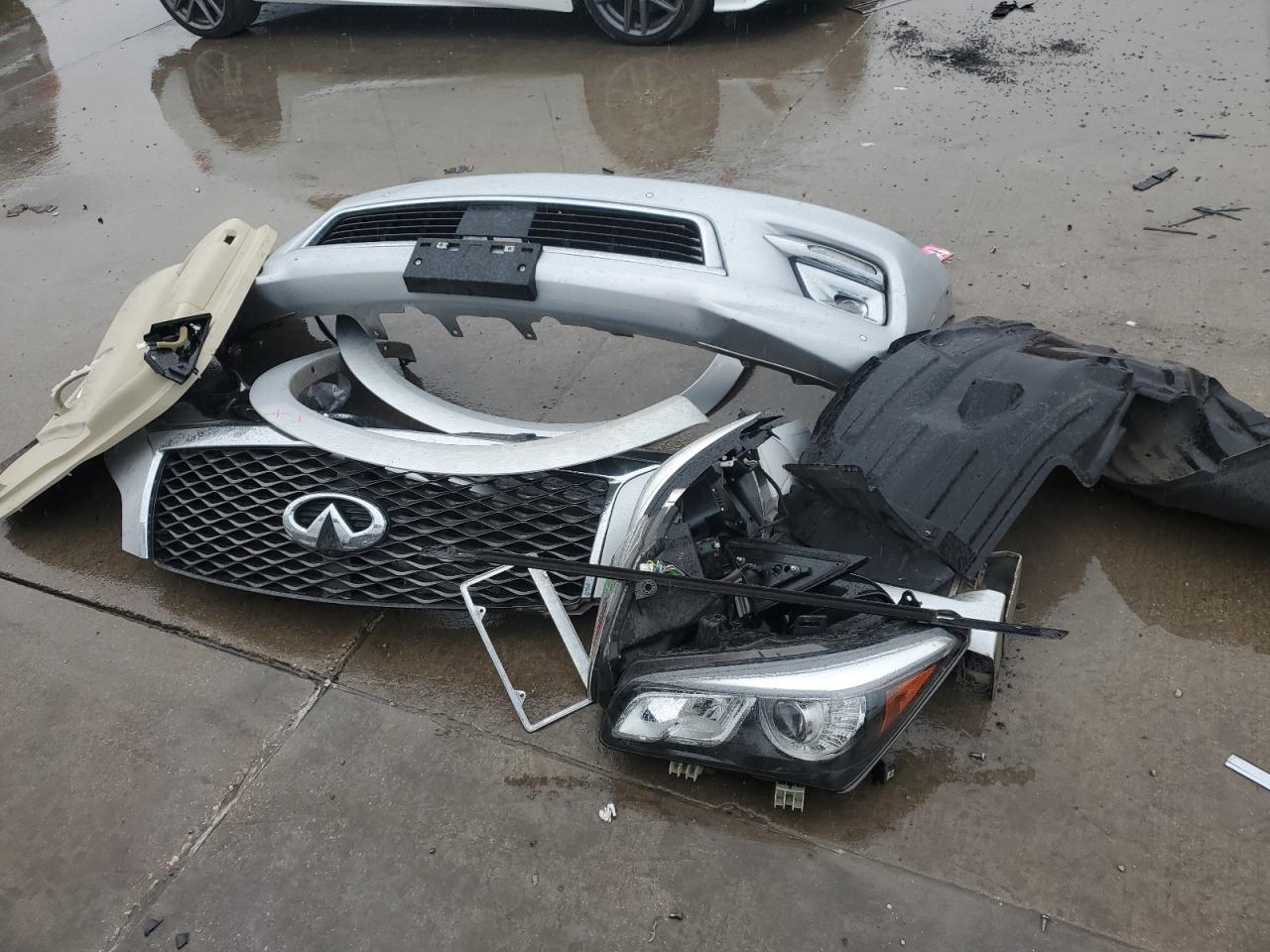 2016 Infiniti QX80 - Image 13