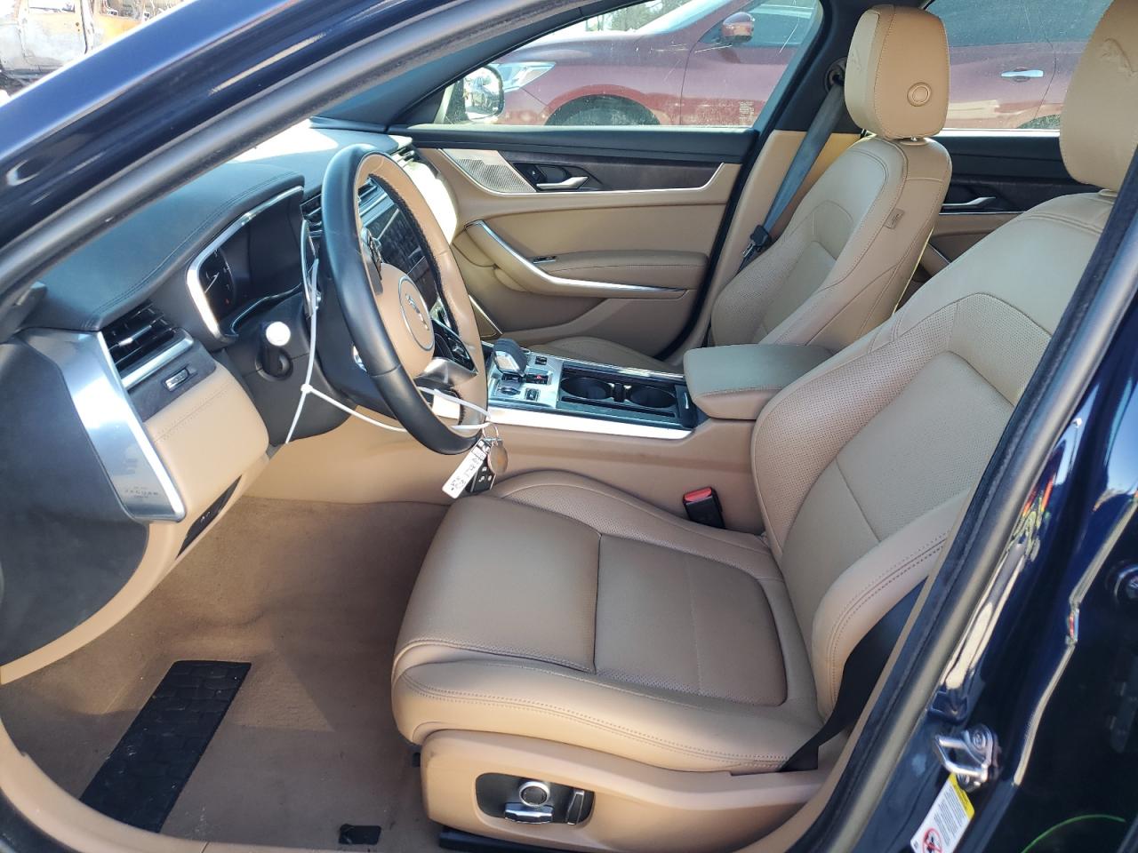 2022 Jaguar XF - Image 7