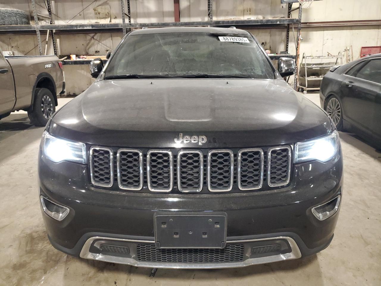 2018 Jeep Grand Cherokee - Image 5