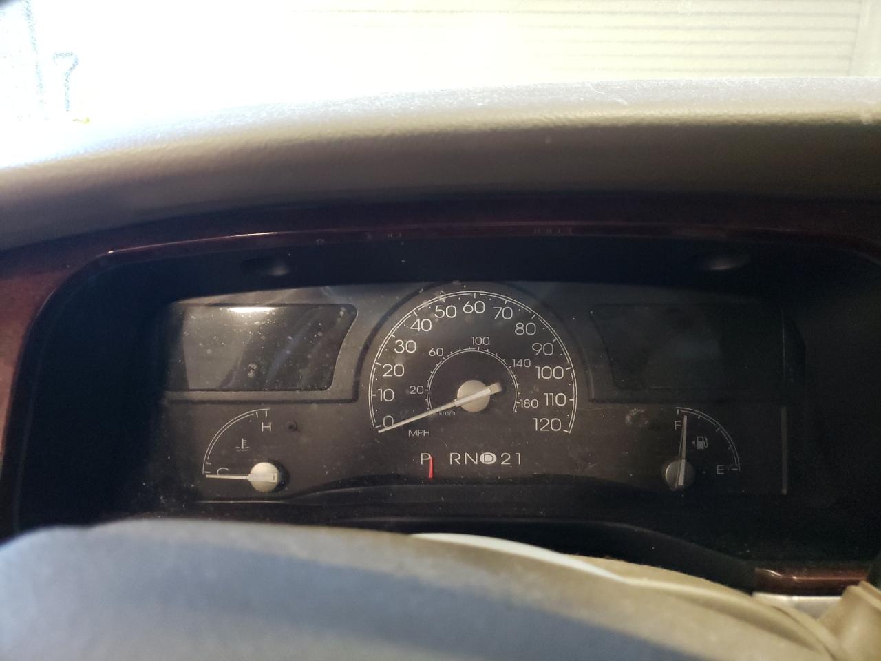 2005 Lincoln Town Car - Image 9