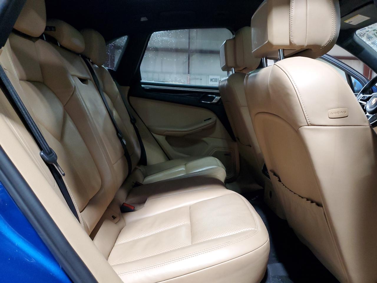 2017 Porsche Macan - Image 11