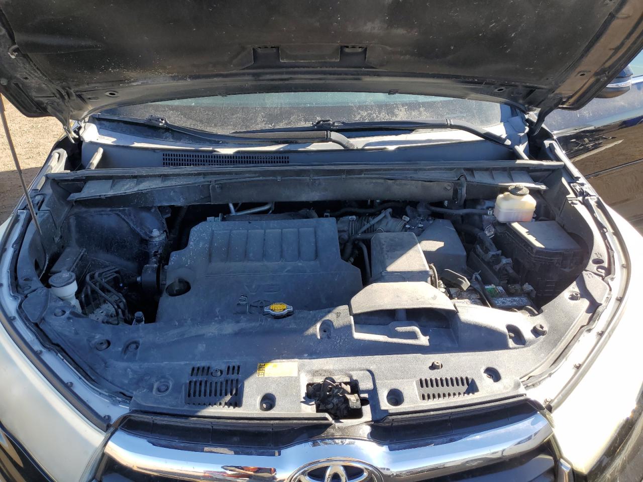 2015 Toyota Highlander - Image 12