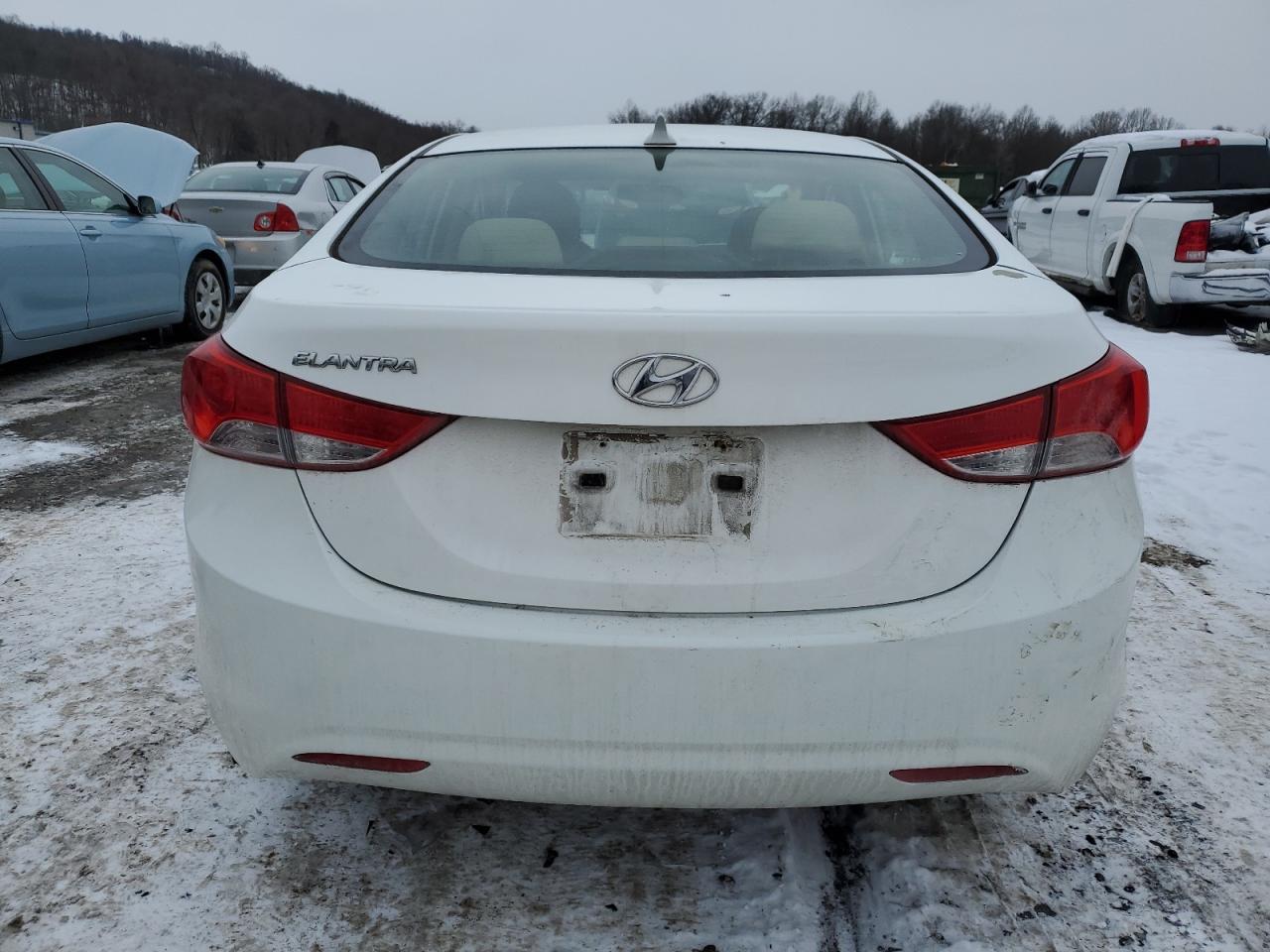 2013 Hyundai Elantra - Image 6