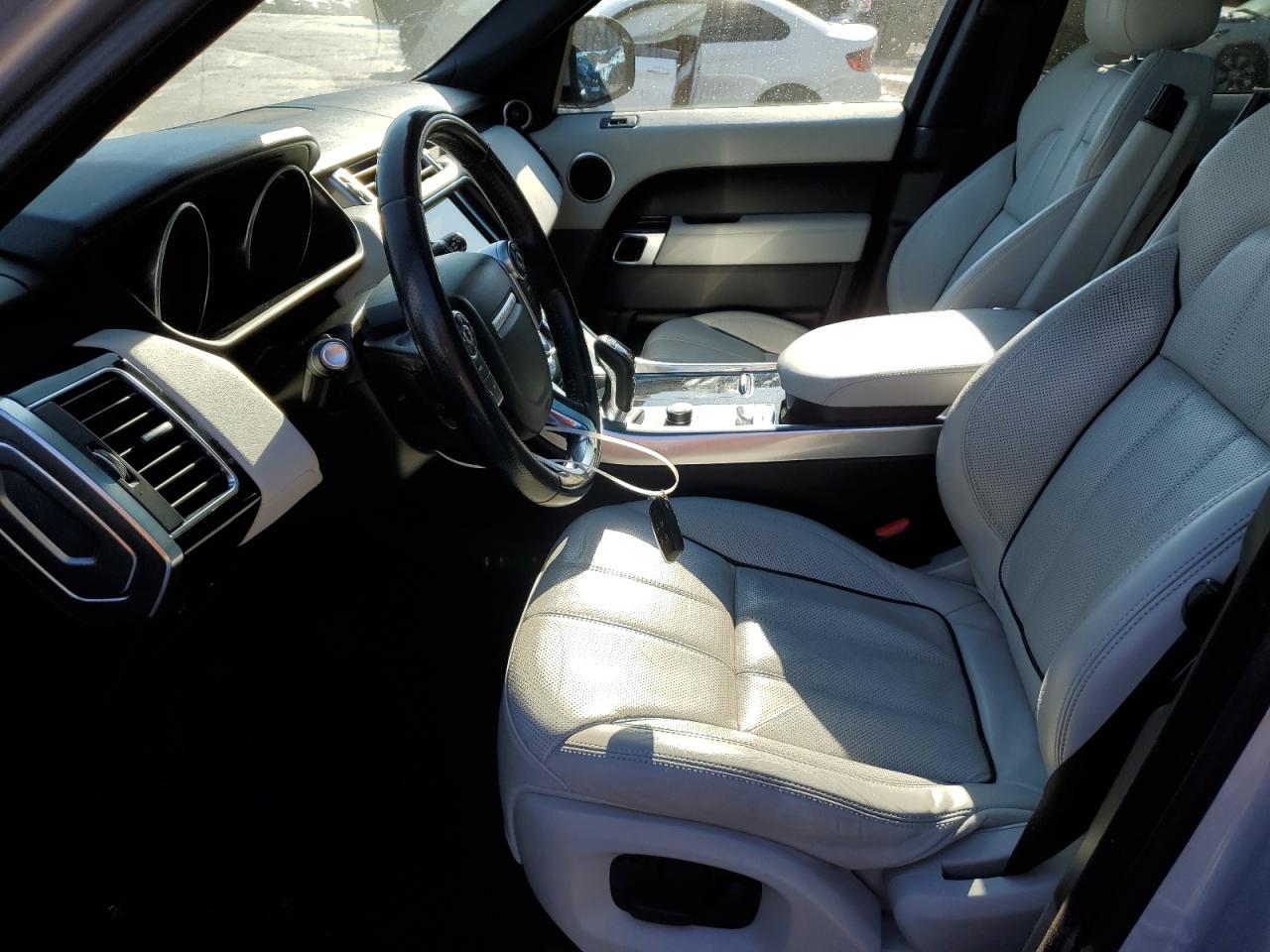 2015 Land Rover Range Rover - Image 7