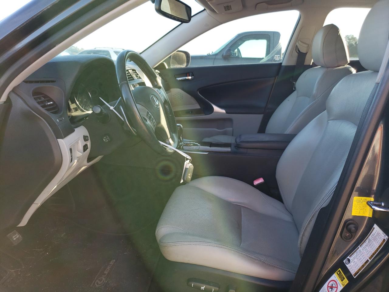 2011 Lexus IS - Image 7