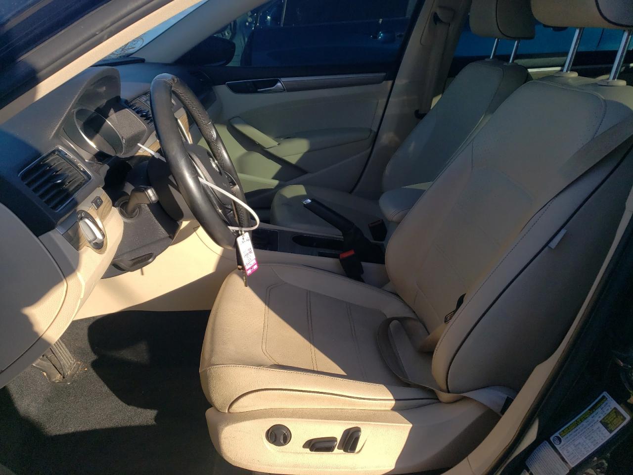 2017 Volkswagen Passat - Image 7