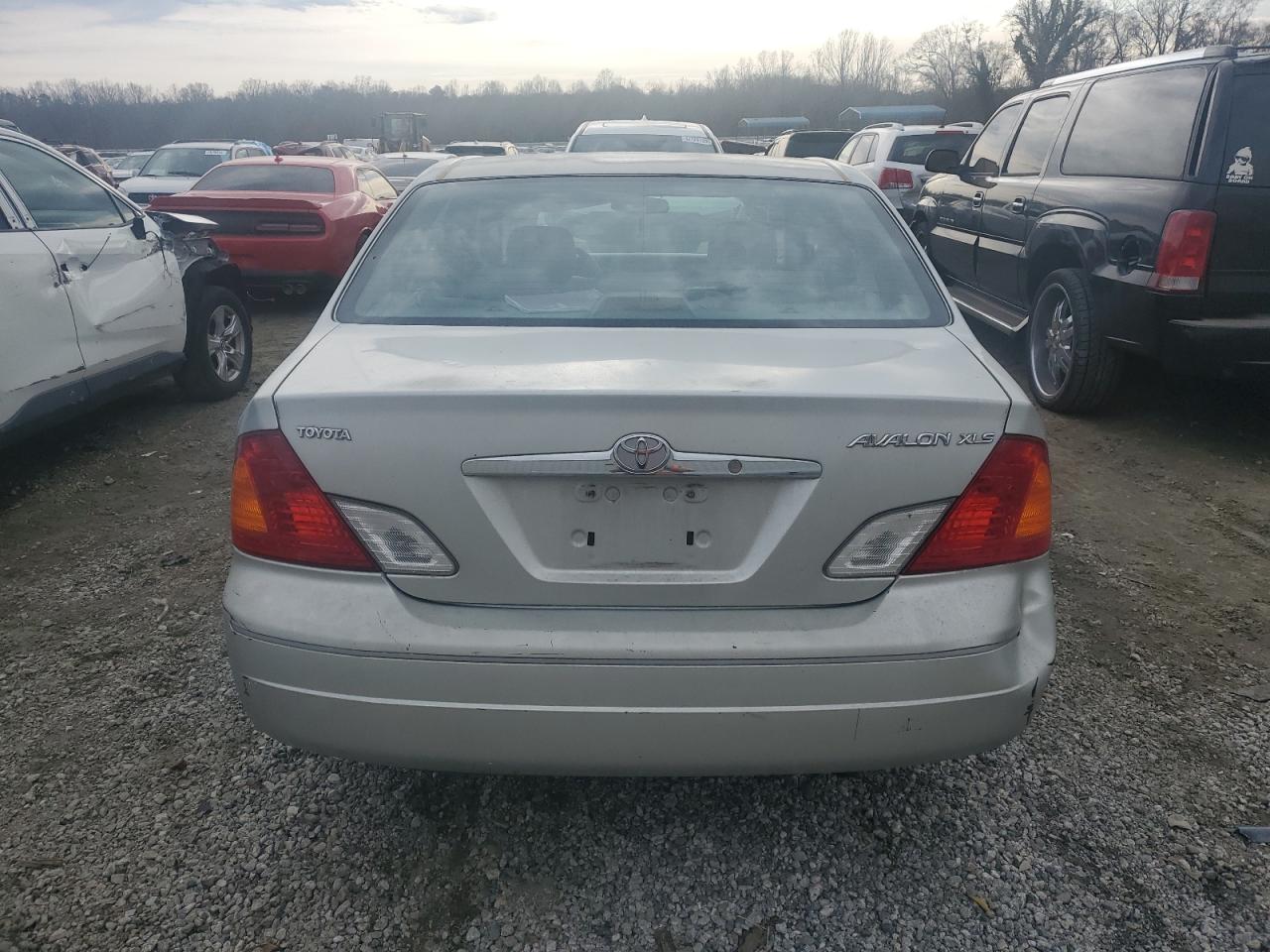 2001 Toyota Avalon - Image 6