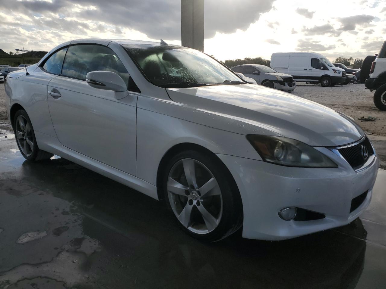 2011 Lexus IS - Image 4
