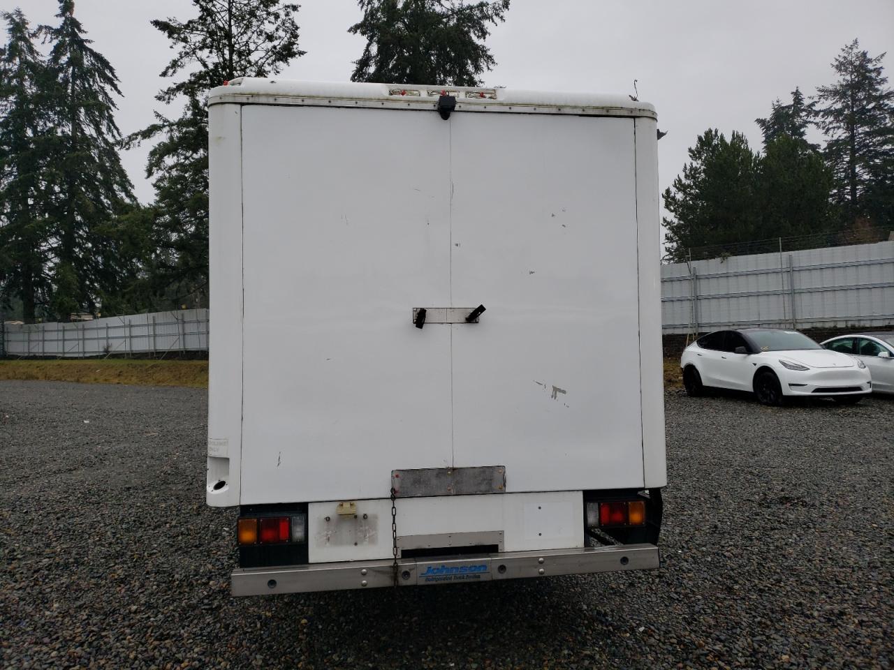 2016 Isuzu NPR - Image 6
