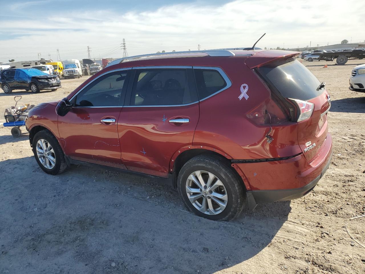 2015 Nissan Rogue - Image 2