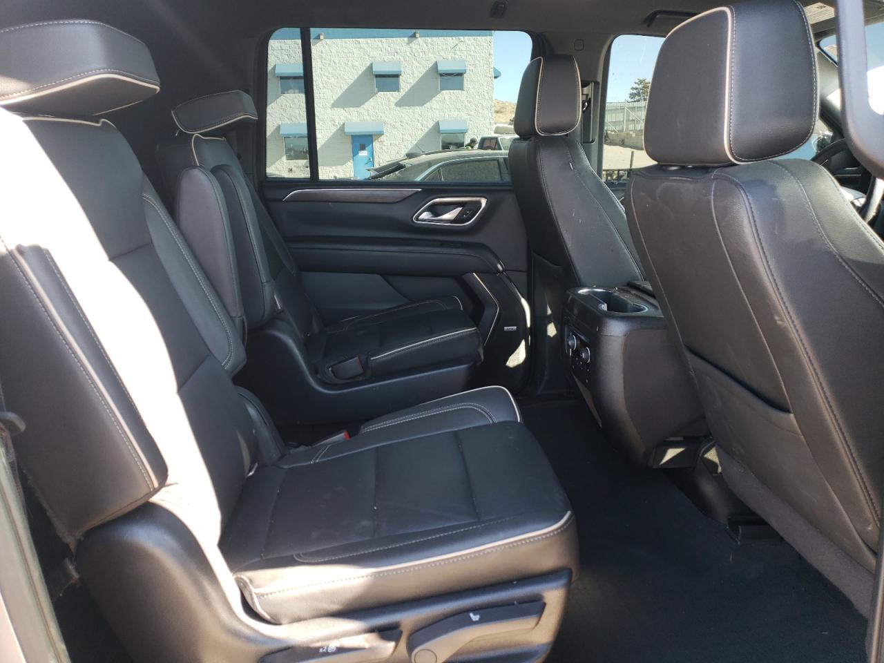 2022 Chevrolet Suburban - Image 12