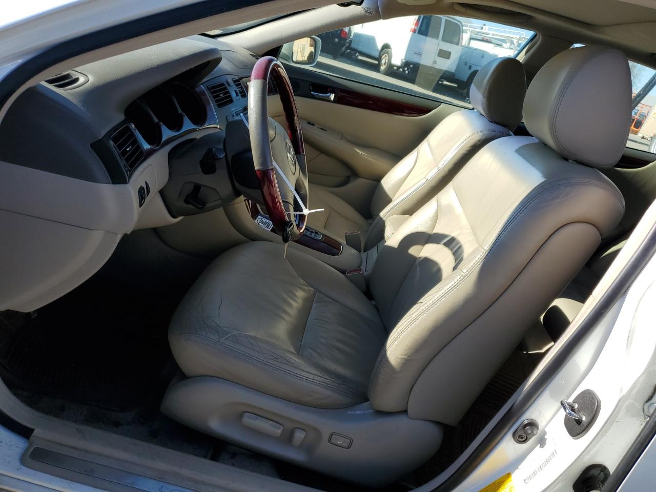 2002 Lexus ES - Image 7