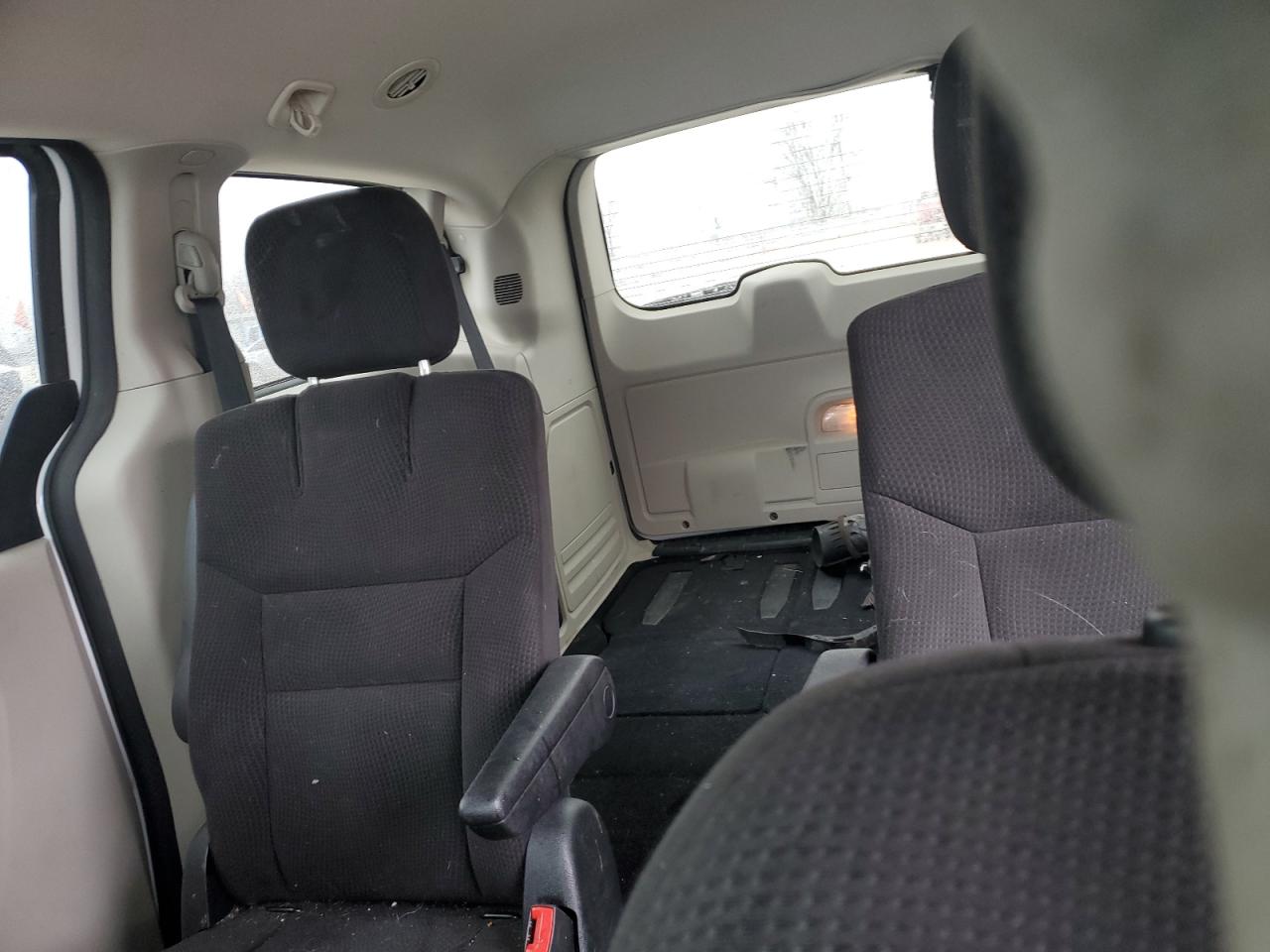 2015 Dodge Caravan - Image 10