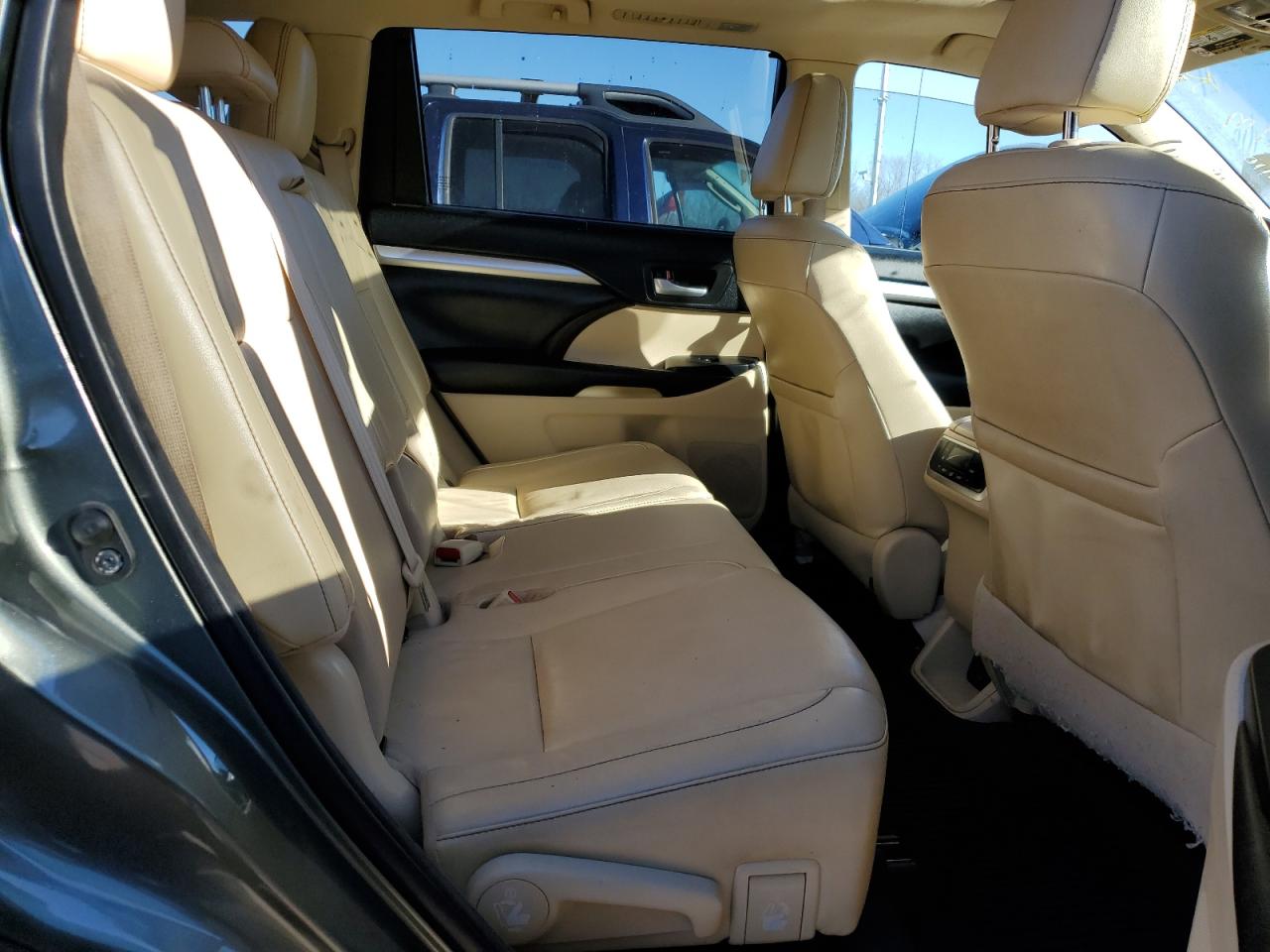 2017 Toyota Highlander - Image 11