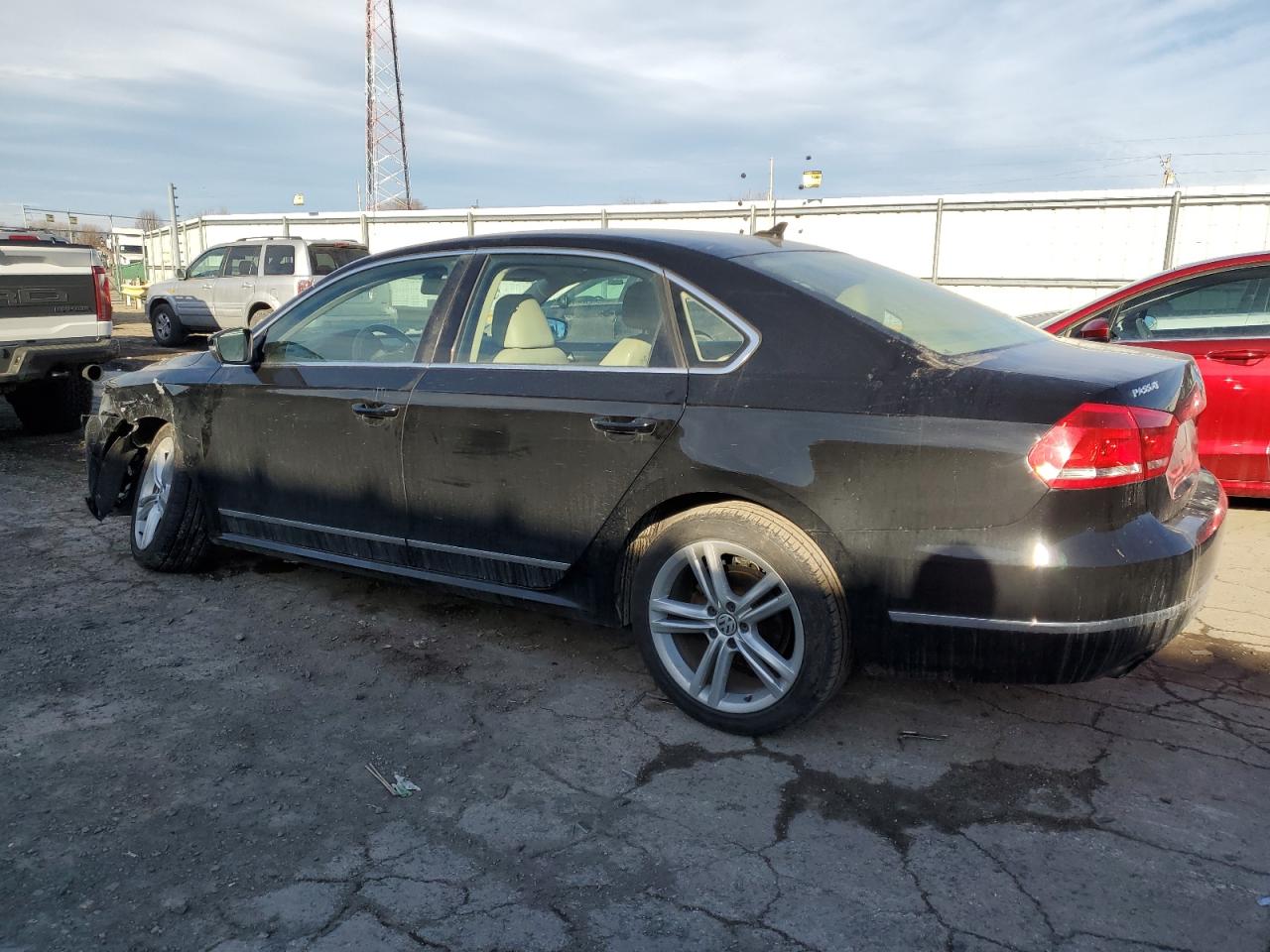 2015 Volkswagen Passat - Image 2