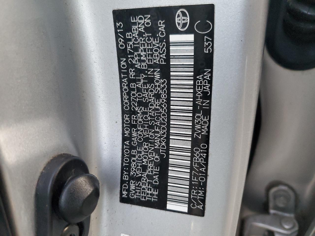 2013 Toyota Prius - Image 12