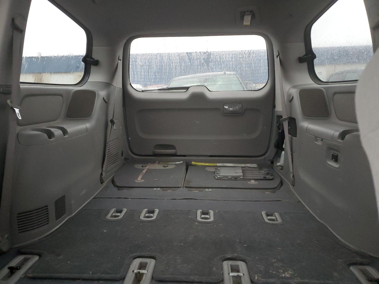 2009 Kia Sedona - Image 10