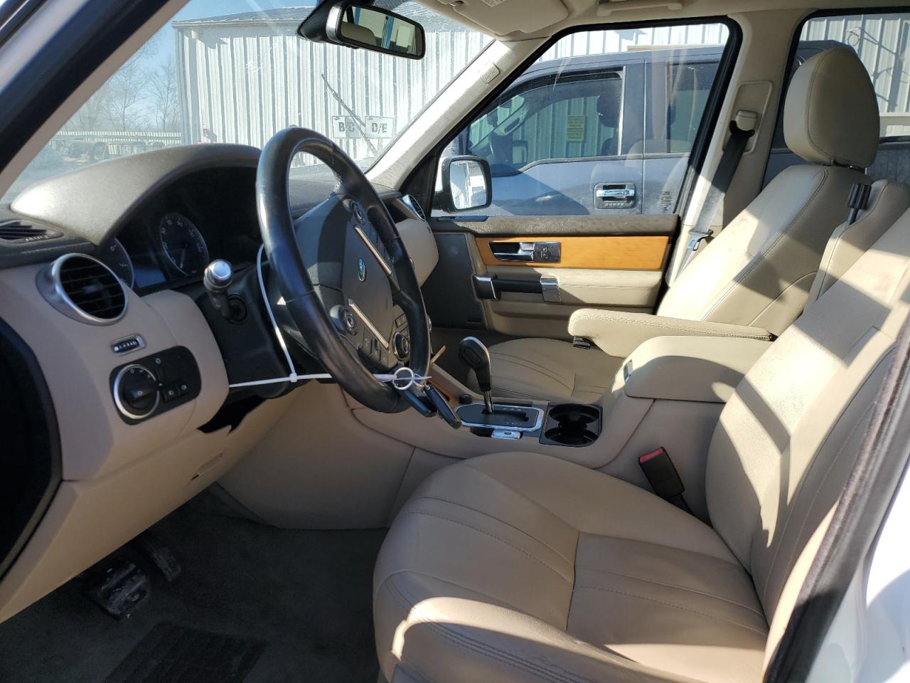 2013 Land Rover LR4 - Image 7