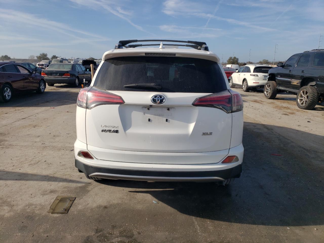 2017 Toyota RAV 4 - Image 6