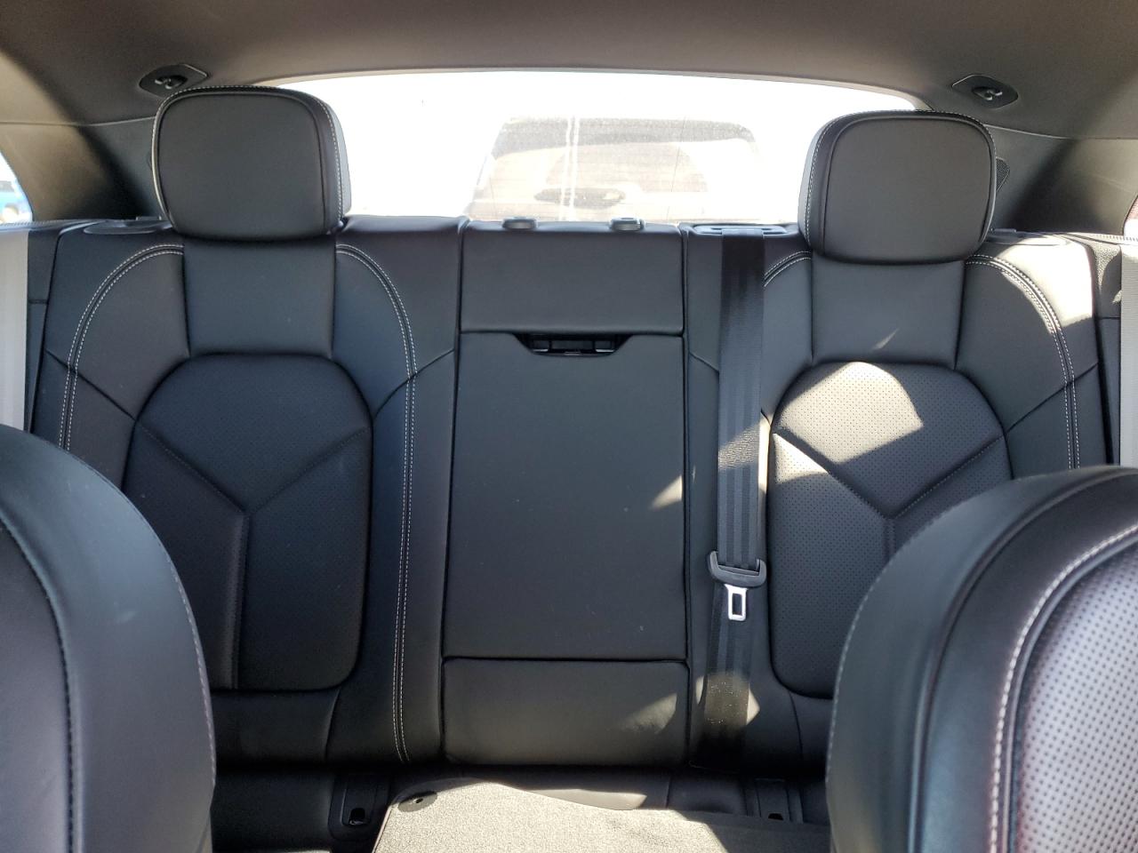 2024 Porsche Macan - Image 10