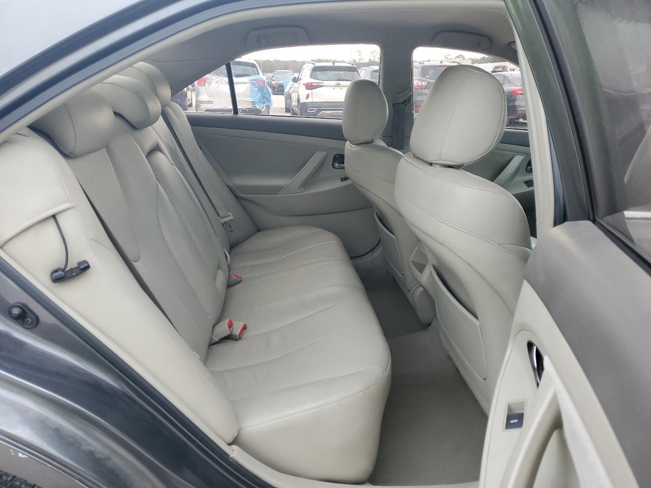 2011 Toyota Camry - Image 10