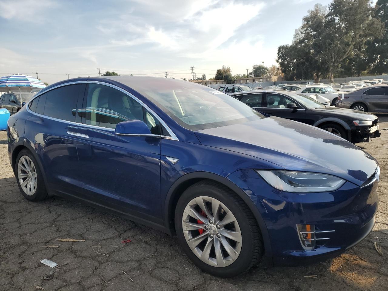 VIN 5YJXCBE4XGFS00067 2016 TESLA MODEL X no.4