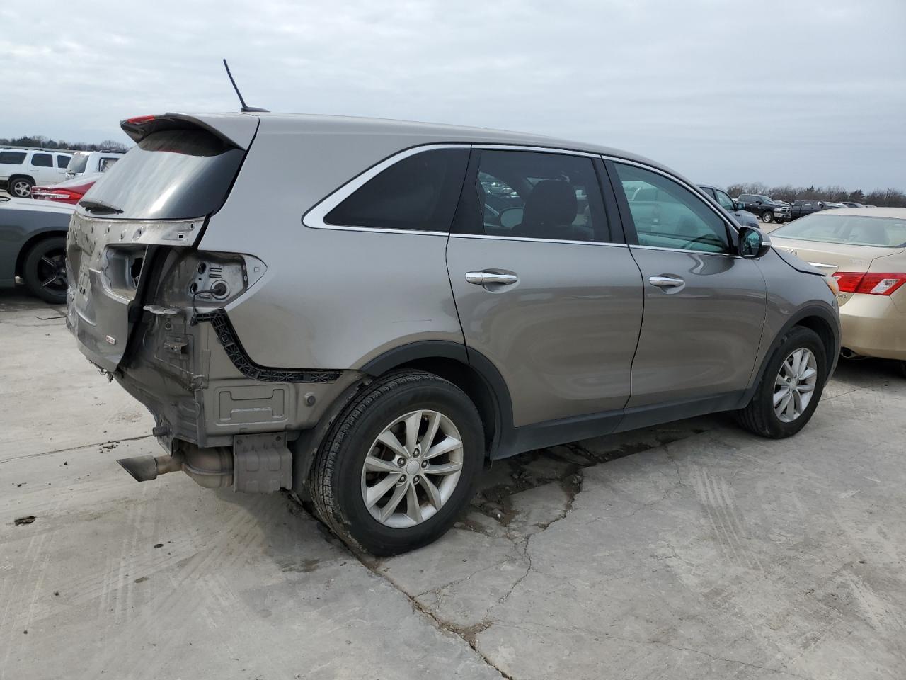 2016 Kia Sorento - Image 3