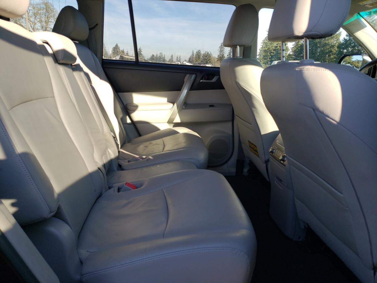 2011 Toyota Highlander - Image 11