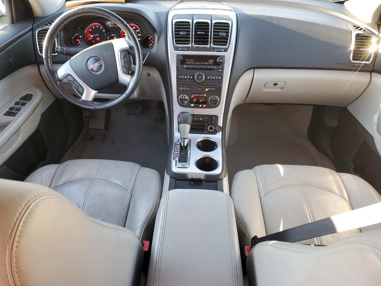 2010 GMC Acadia - Image 8