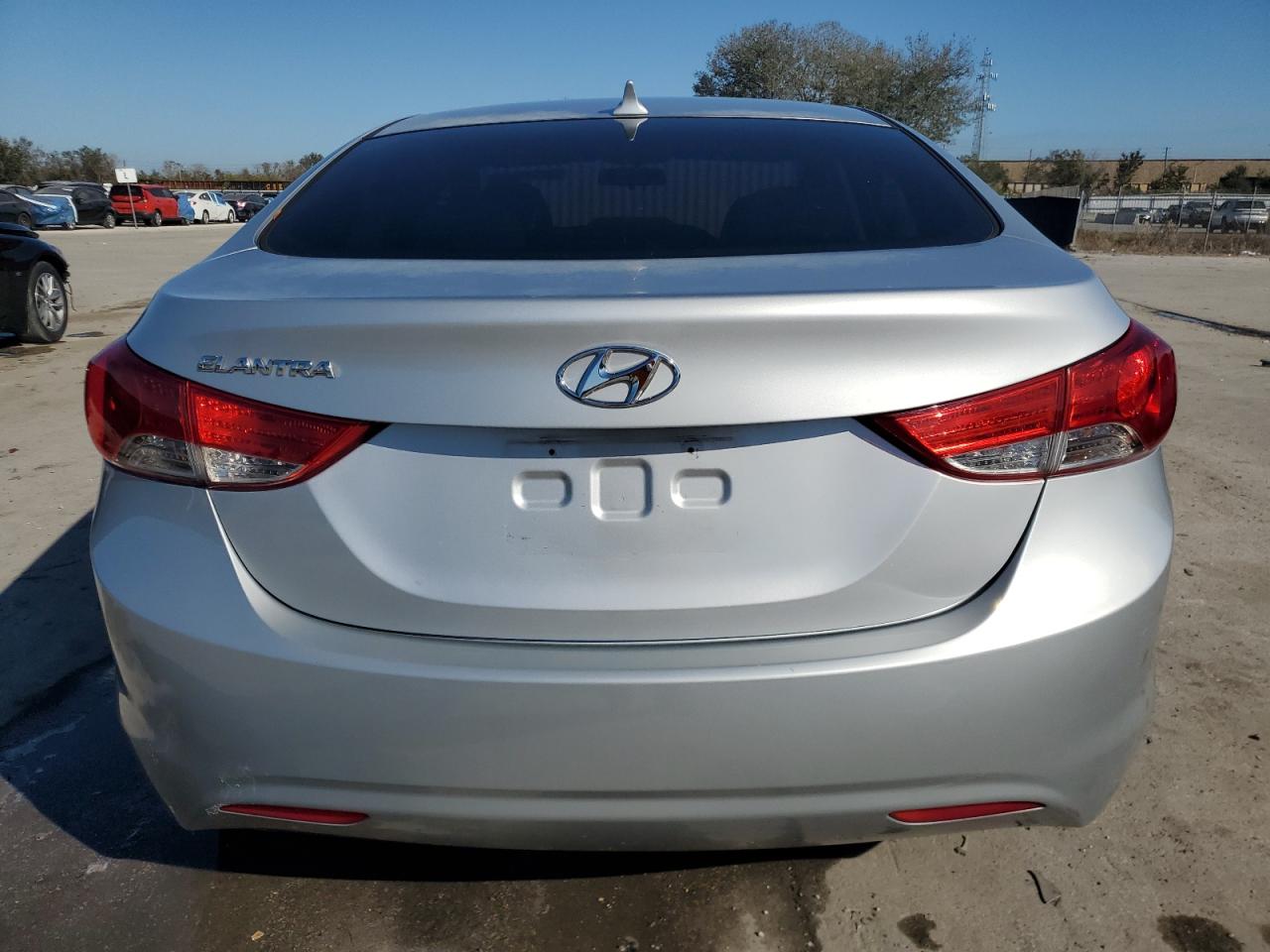 2012 Hyundai Elantra - Image 6