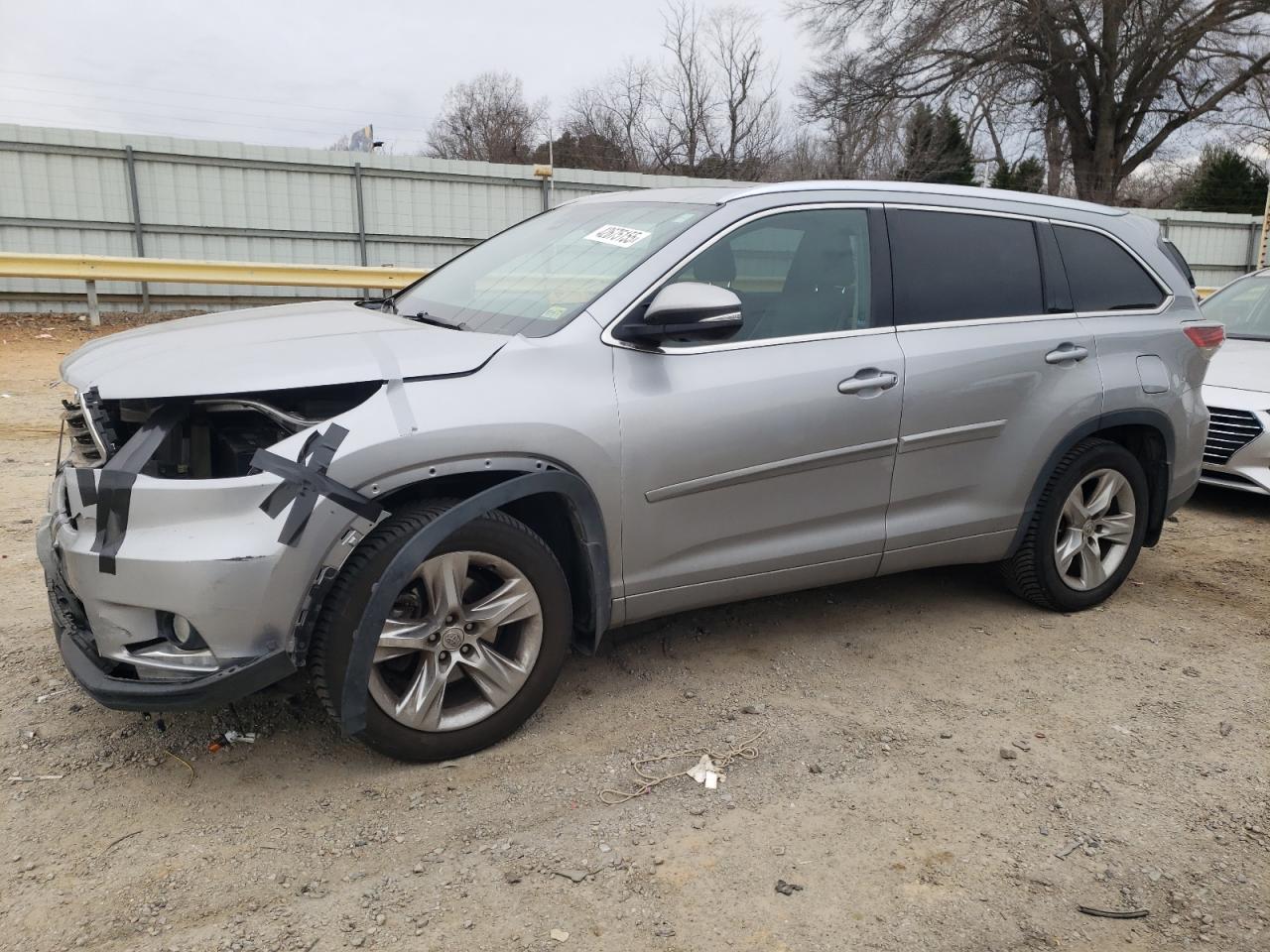 2015 Toyota Highlander - Image 1