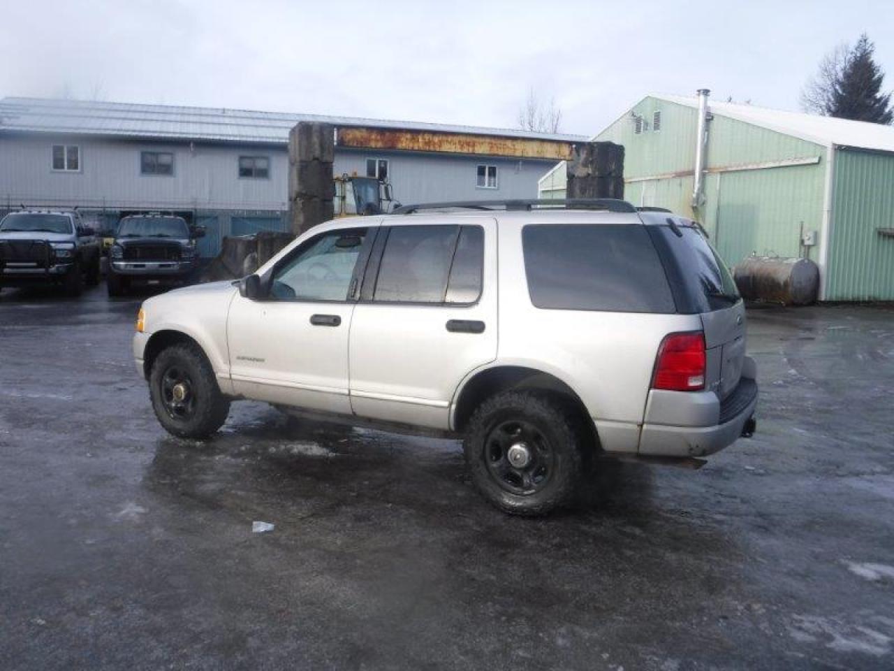 2004 Ford Explorer - Image 3