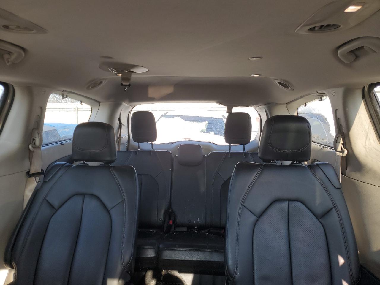 2017 Chrysler Pacifica - Image 10